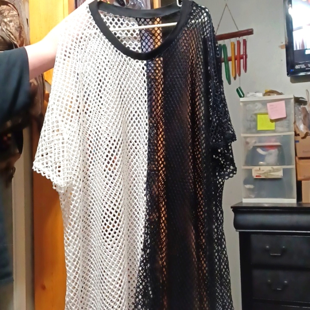 Black and White Mesh Top - Picture 2 of 3